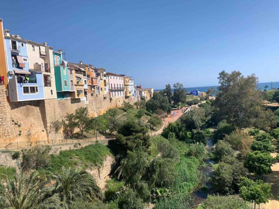 Preciosa Casa En Vilajoyosa Con Vistas Al Mar En Las Casas Colgantes Del Casco Antiguo فيياخويوسا المظهر الخارجي الصورة