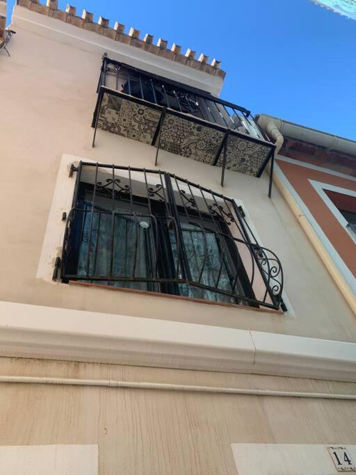 Preciosa Casa En Vilajoyosa Con Vistas Al Mar En Las Casas Colgantes Del Casco Antiguo فيياخويوسا المظهر الخارجي الصورة